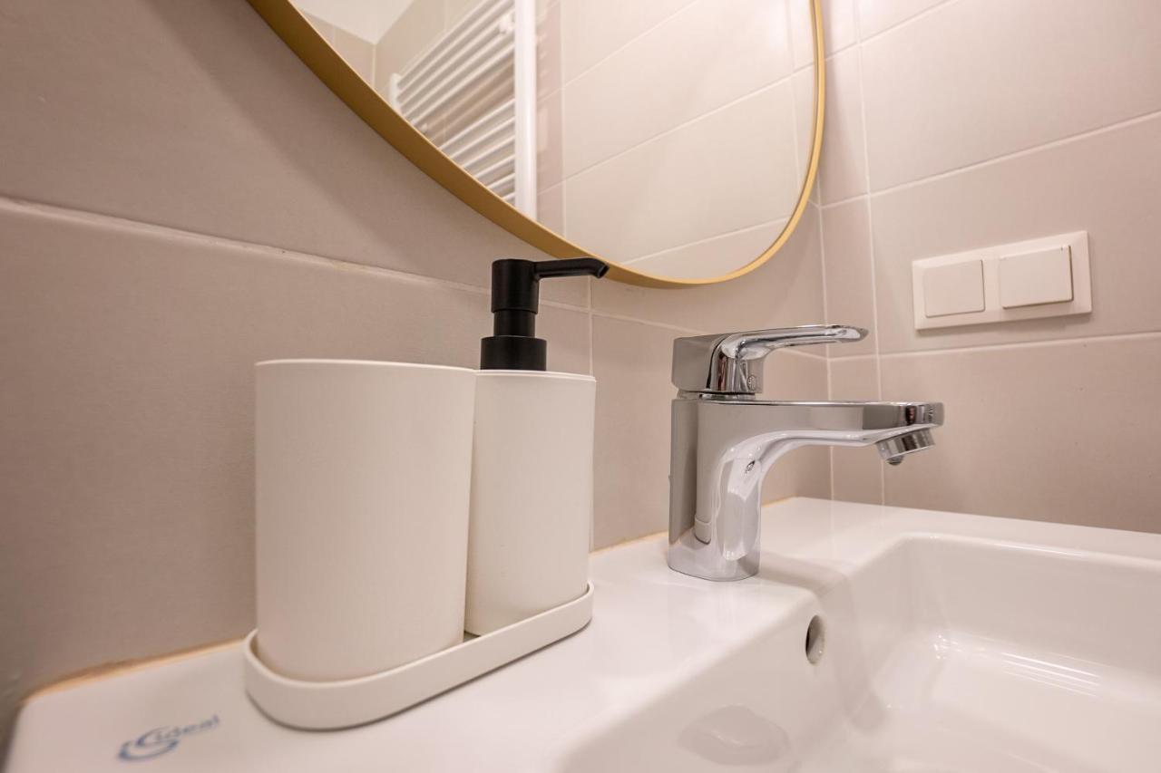 Stylish Apartment With Dedicated Working Space And Super King-Size Bed Located Between City Centre And Donau River Вена Экстерьер фото