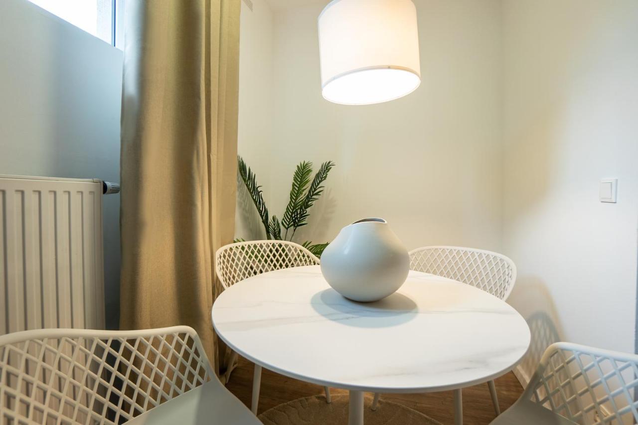 Stylish Apartment With Dedicated Working Space And Super King-Size Bed Located Between City Centre And Donau River Вена Экстерьер фото